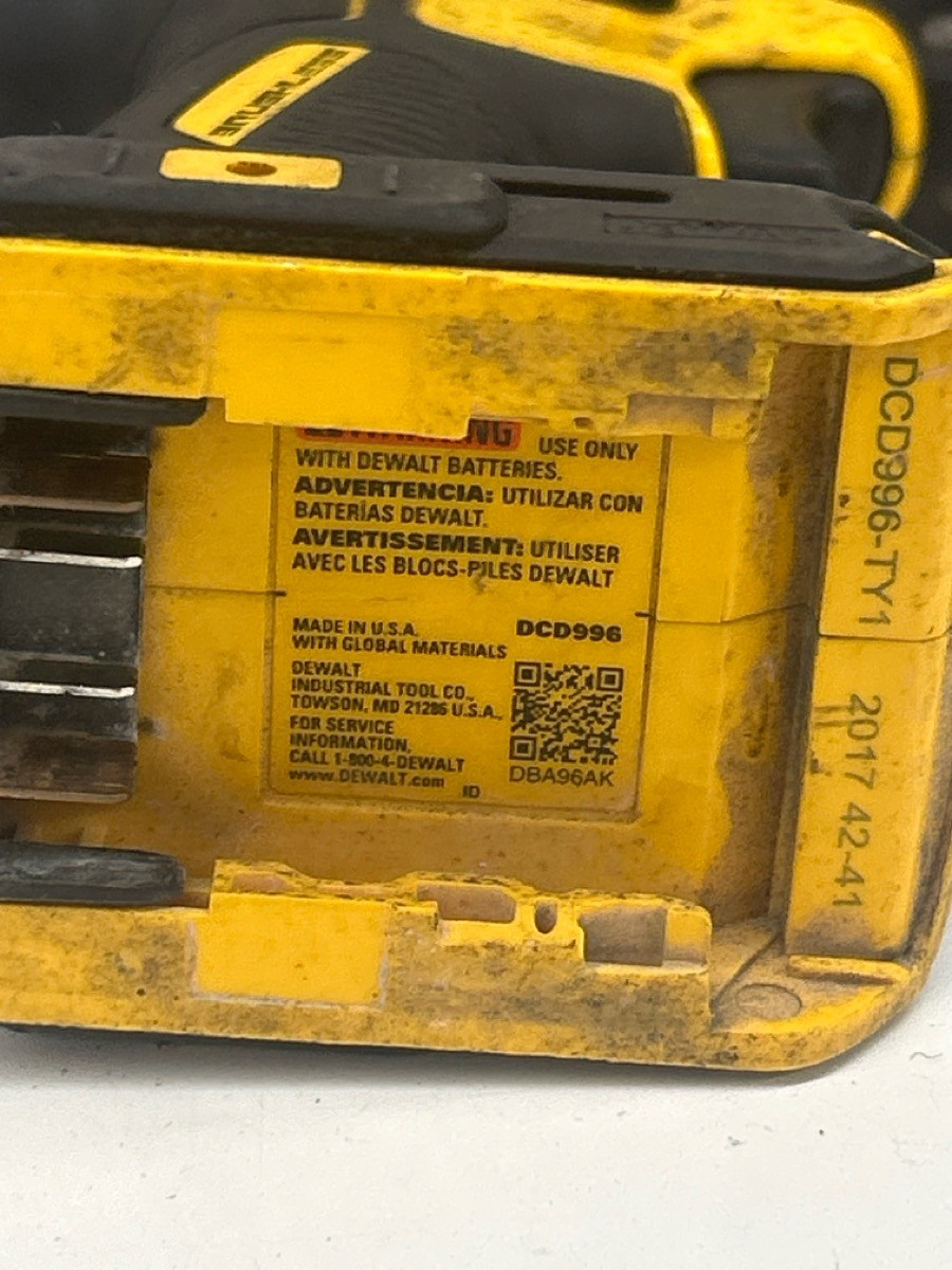 PRE-OWNED DEWALT DCD996 HAMMER DRILL W/BATTERY (P23018059)