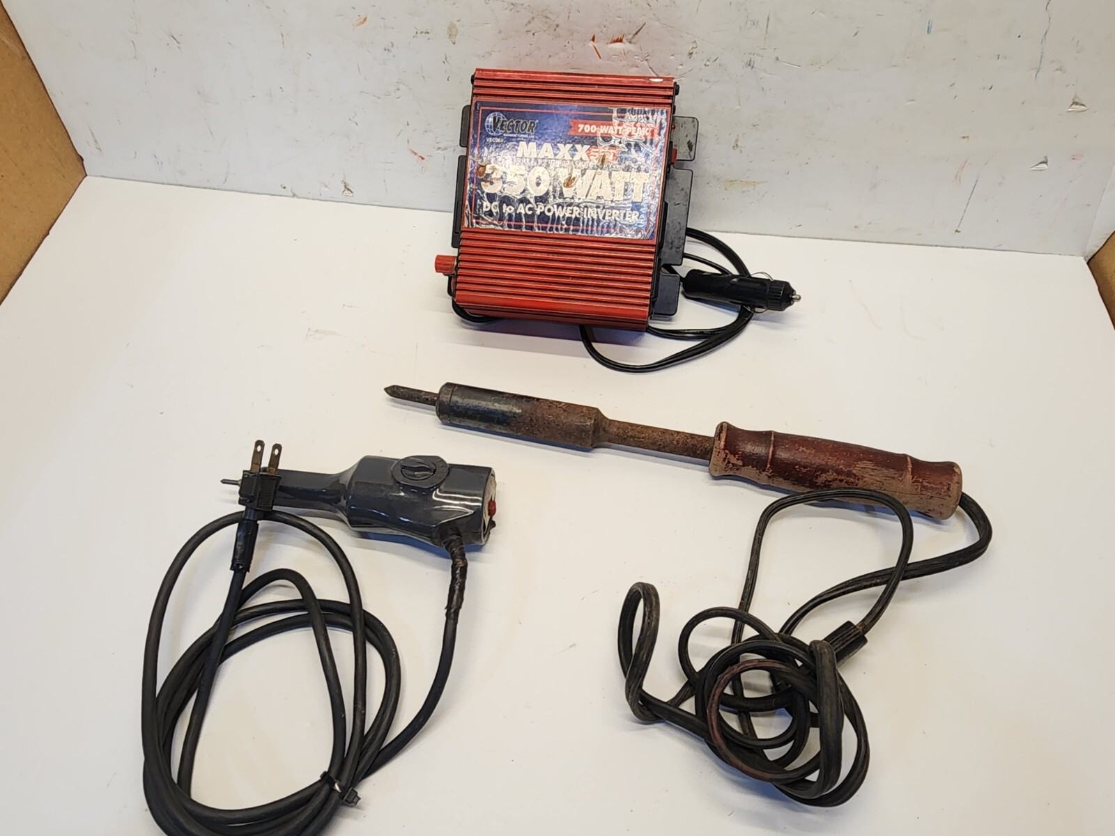 Lot of Vector 350 Watt 700 Peak Power Inverter, Dremel Electric Engraver, Solder