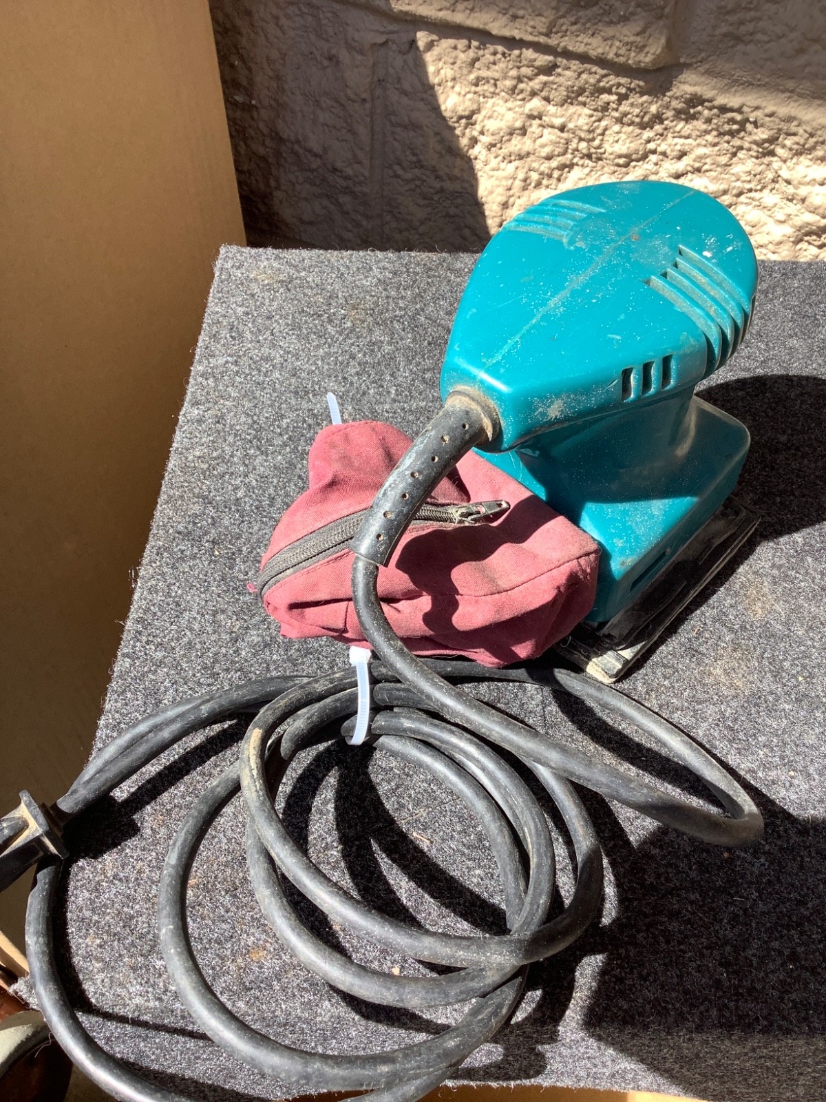 PALM FINISHING SANDER, MODEL: B04550, OPM 14000-115 V- 1.6A, MAKITA