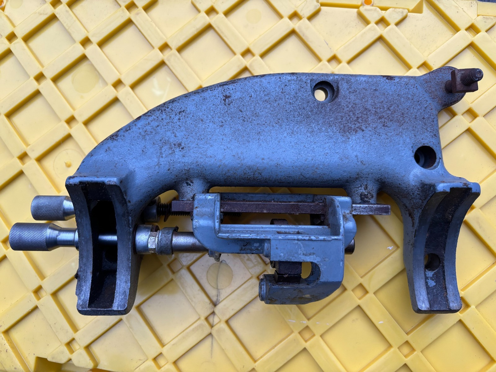 Delta Rockwell Milwaukee 14&Prime; Band Saw Lower Blade Guide Block & Trunnion Support