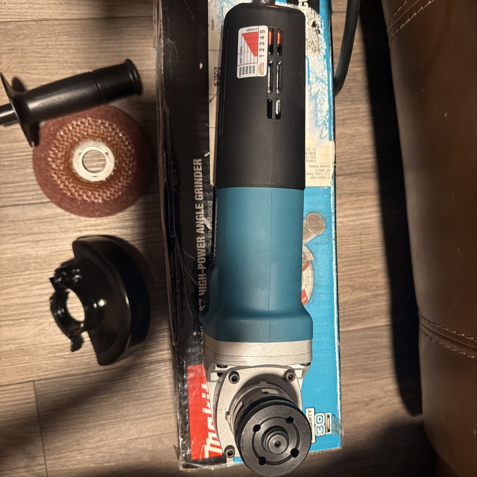 Makita 9564CV 4-1/2-Inch SJS™ High-Power Angle Grinder