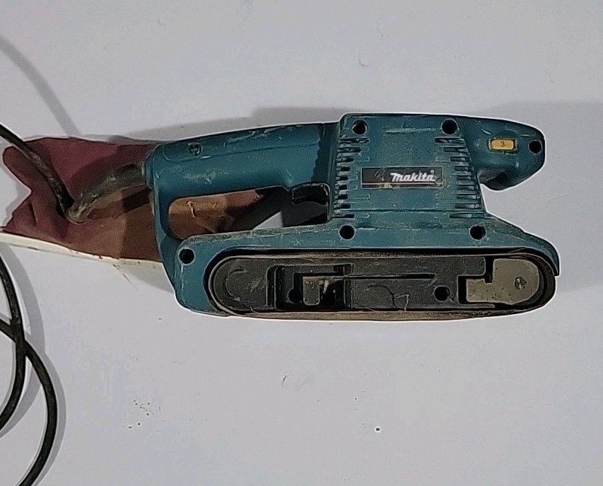 MAKITA TOOLS 9911, 3&Prime; X 18&Prime; Corded Electric Belt Sand W/ Dust Bag 120V 5.6A
