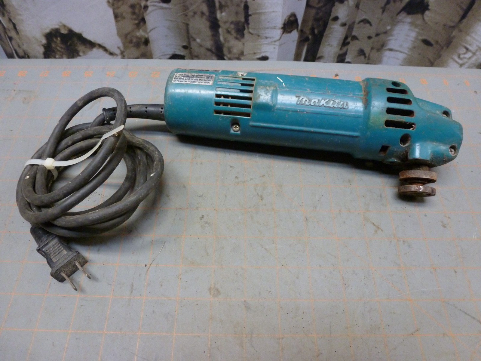 *As-Is Tested* Makita Disc Grinder, 9514B 4&Prime; Disc Grinder Corded Electric