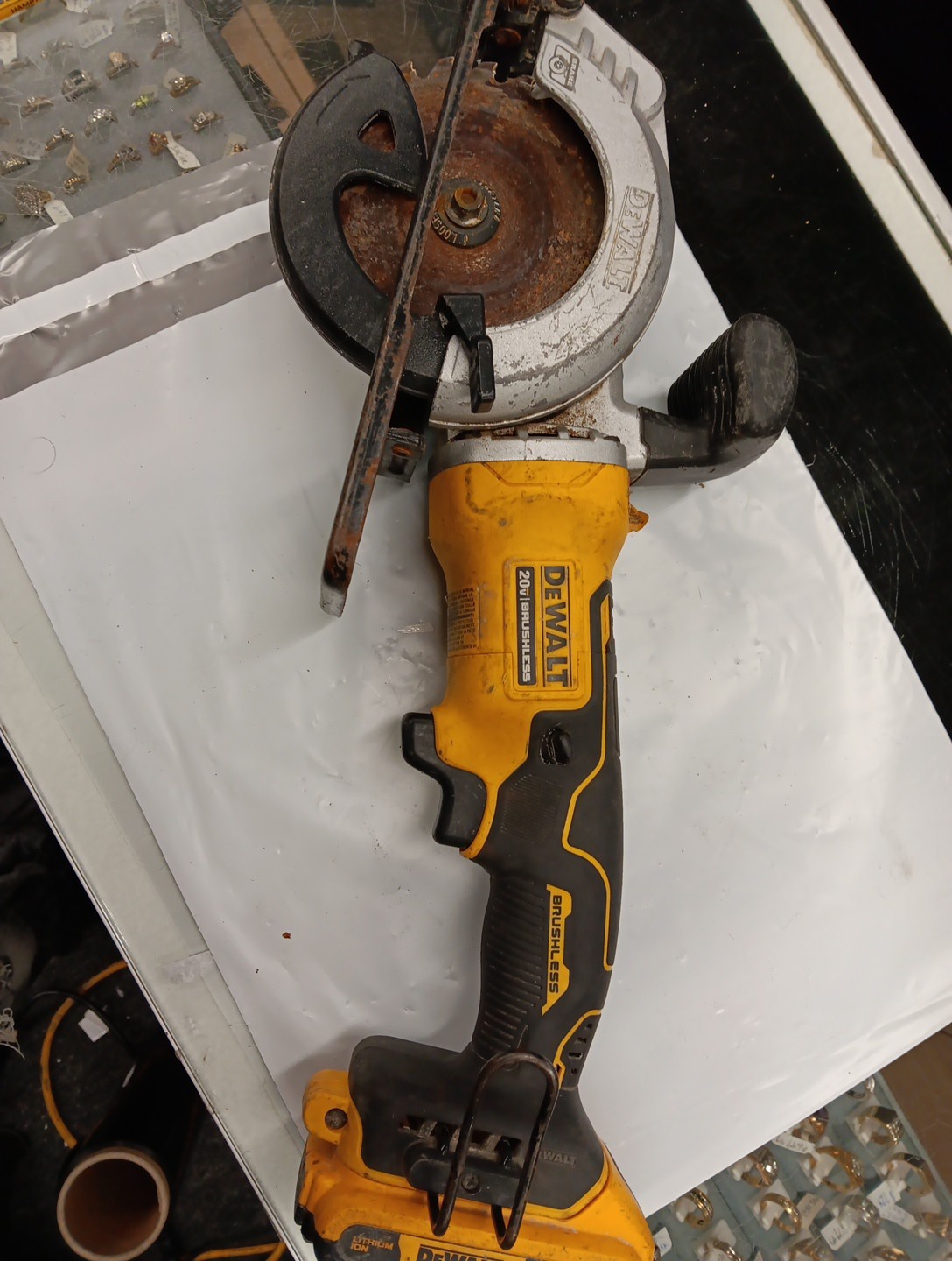 DeWalt DCS571 ATOMIC 20V MAX Brushless Cordless 4-1/2&Prime; Circular Saw