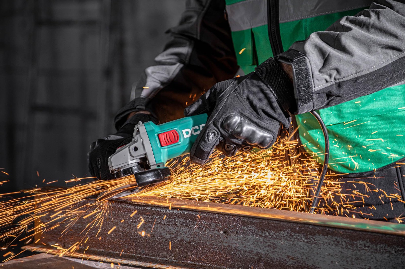 4-1/2 Inch Angle Grinder, 7.2 Amp Corded Electric Grinder, 860W 11,800 RPM Cu…