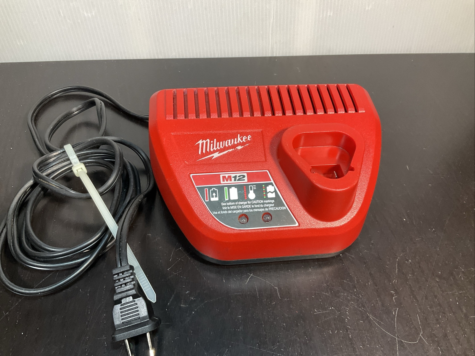 Milwaukee M12 Lithium Ion 12 Volt Battery Charger 48-59-2401