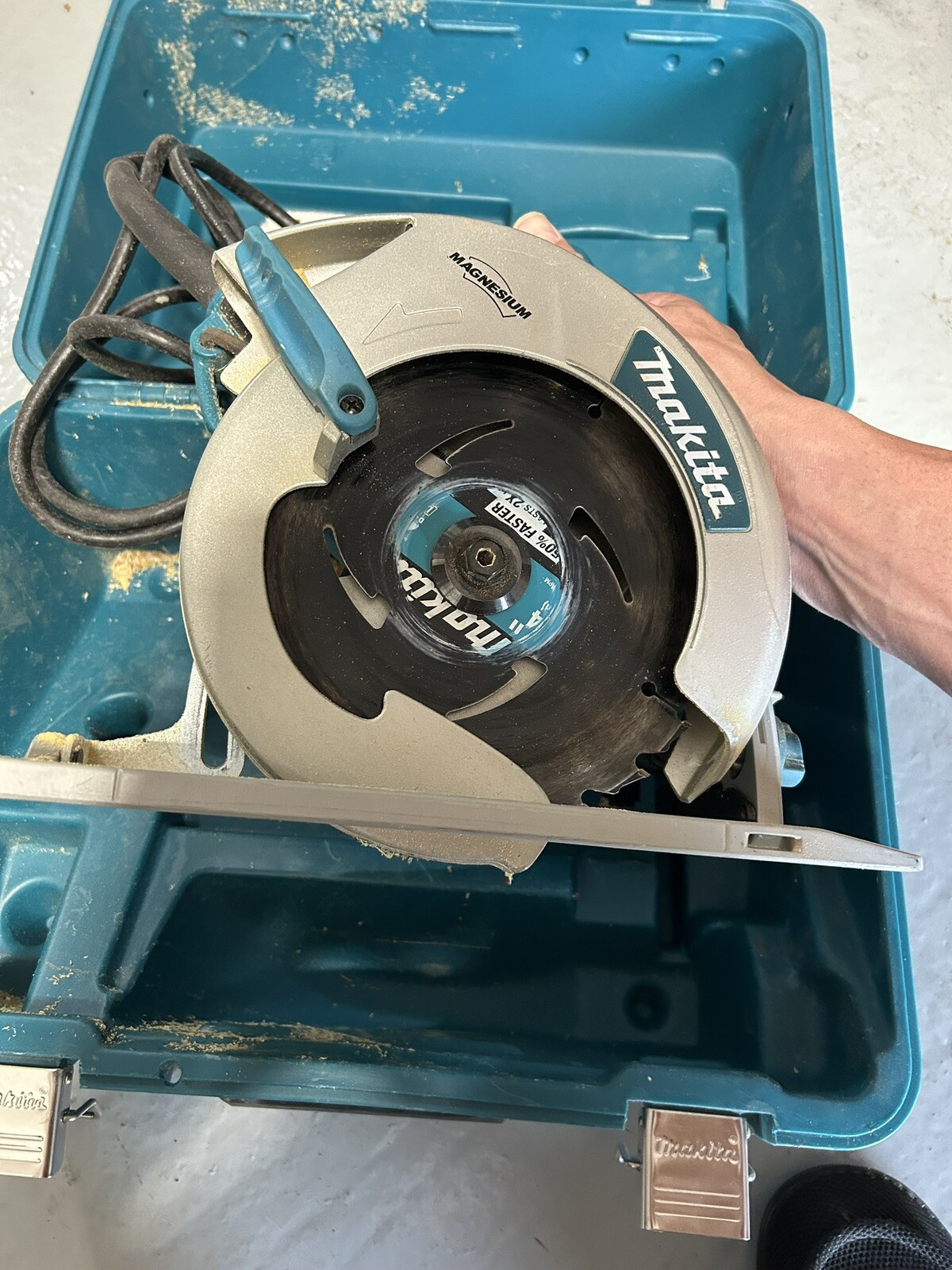 Makita 15 Amp 7-1/4&Prime; Corded Magnesium Hypoid Circular Saw 5377MG Brand New