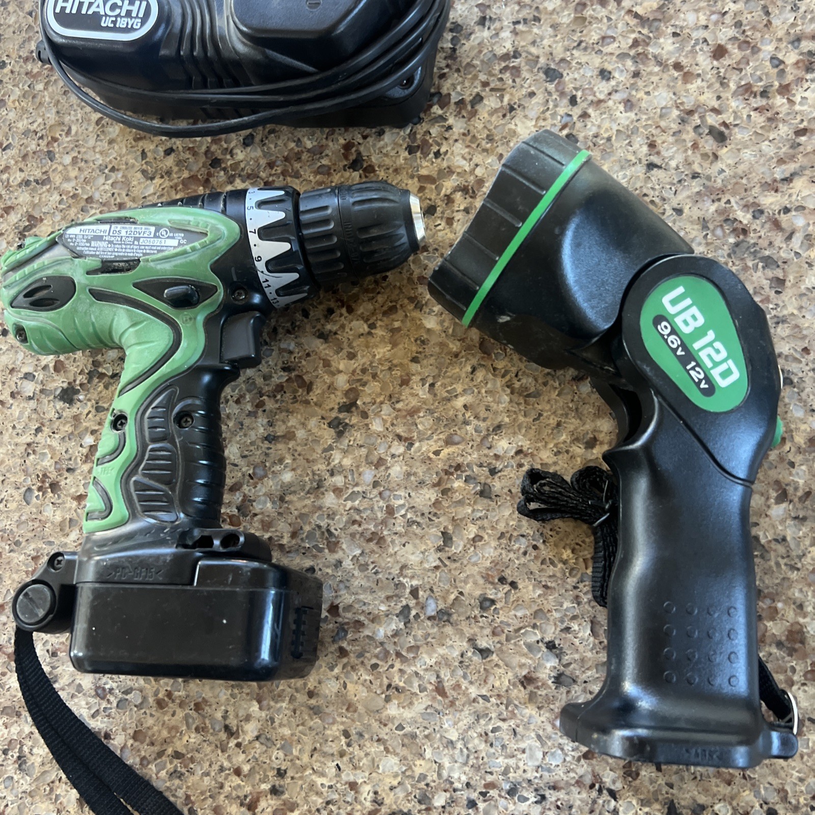 Hitachi DS 12DVF3 12V Cordless Drill/ Light UB 12D W Charger And 1 Battery Works