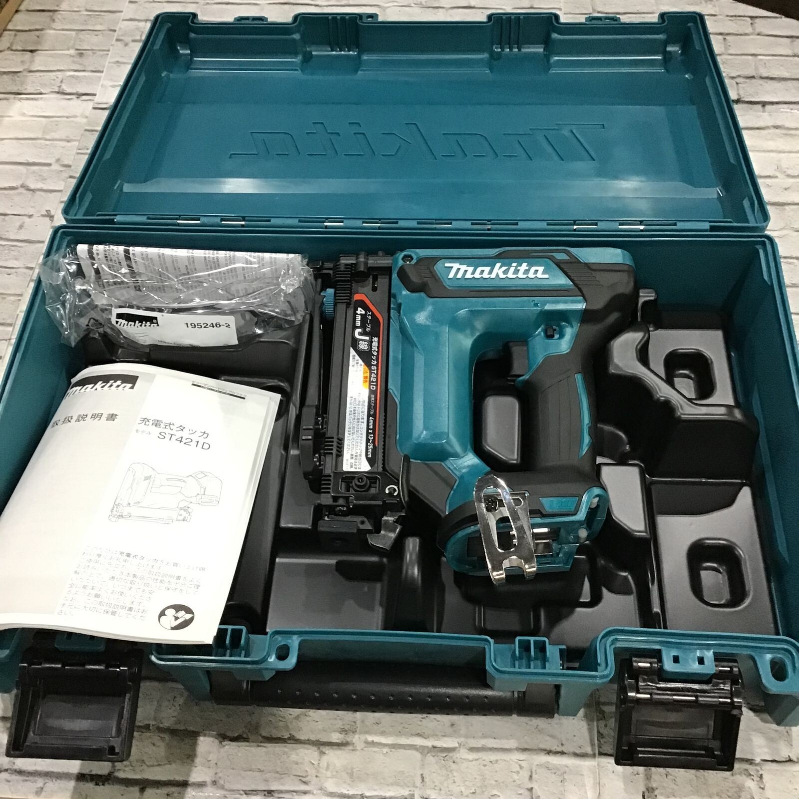 Makita ST421DZK 18V Cordless Staple Gun Tacker Staple pitch 4mm Body Only
