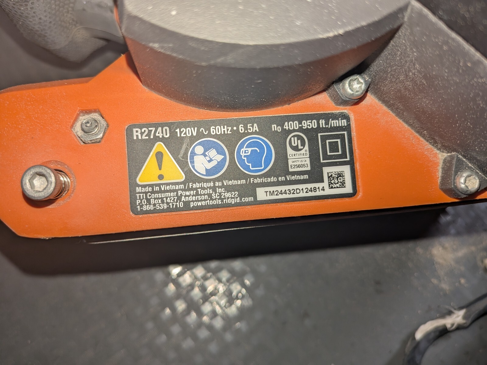 RIDGID 6.5 Amp Corded 3&Prime;W x 18&Prime;L Variable Speed Belt Sander AIRGUARD Tech R27401