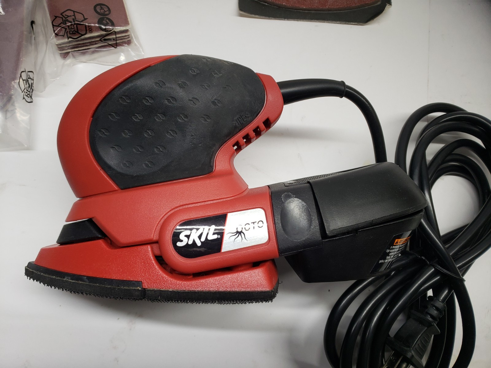 Skil Octo Palm Sander Kit Brand-NEW With Accessories, Sandpaper And Carry Bag