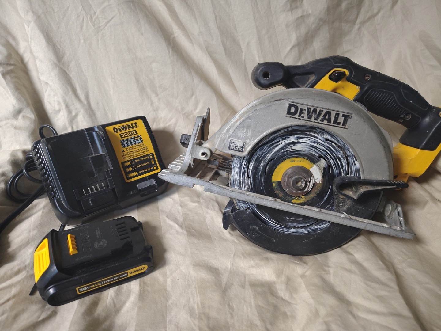 Dewalt DCS391 20V Cordless Circular Saw Kit w/ 20V Max Battery & Charger