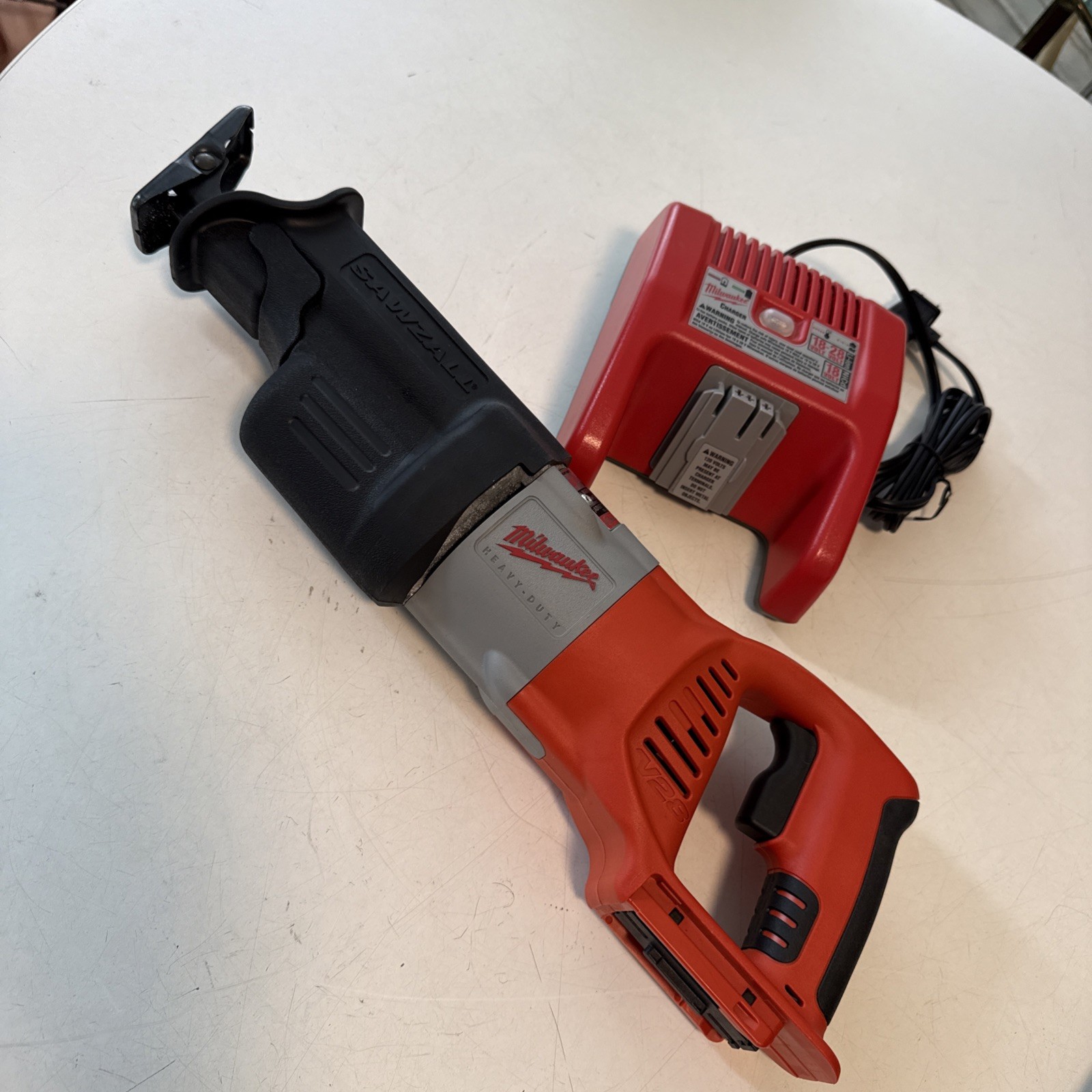 Milwaukee 0719-20 Extractor Sawzall V28 W/ Charger EUC