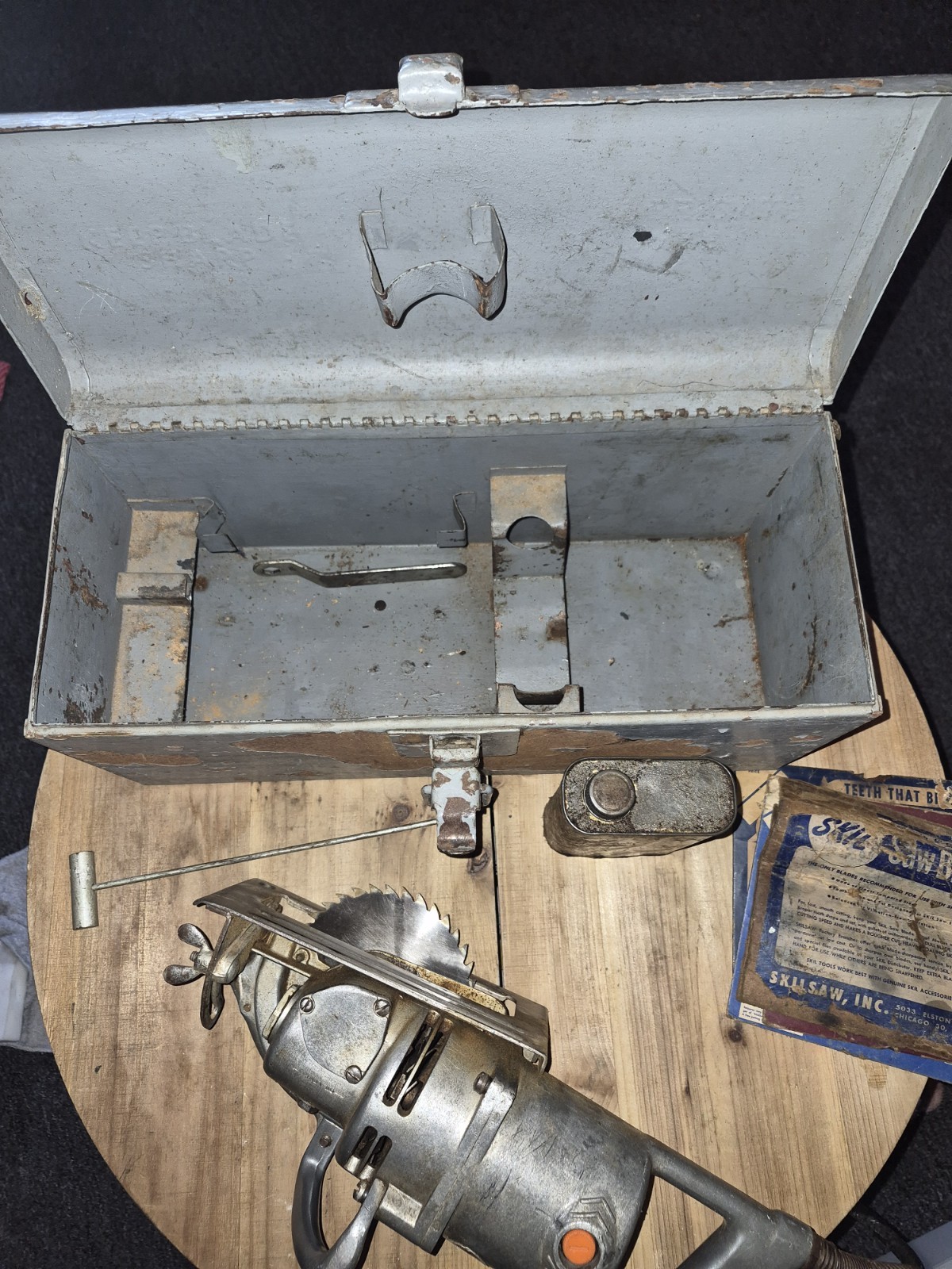 Vintage Skil Saw Model 67 – Tool Box With 2 Extra Blades and Original Oil TESTED