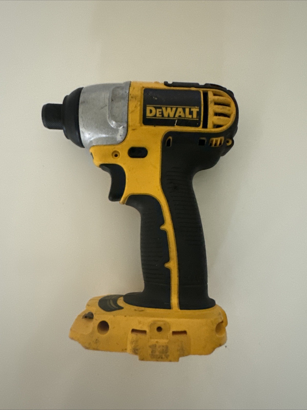 Dewalt 18V DC825 1/4&Prime; Hex Impact Driver (Tool Only) Tested Working
