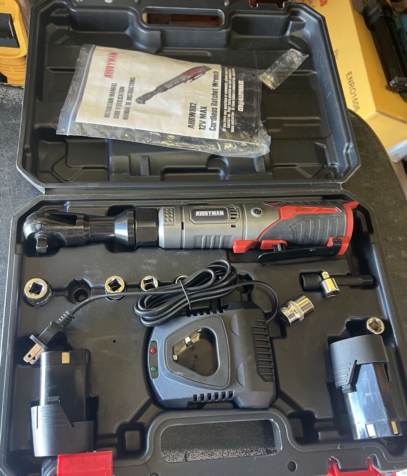 Alloyman 3/8&Prime; Cordless Ratchet Wrench Set, 60Ft-Lbs(80N.M) Electric Ratchet, 12V