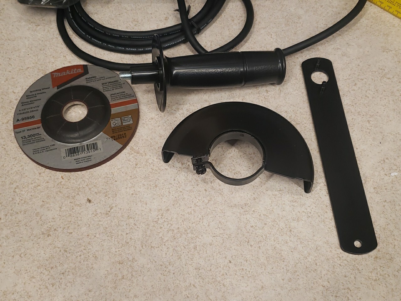 NEW Makita 9557NB 4-1/2&Prime; Corded Angle Grinder W/Side Handle & Accessories