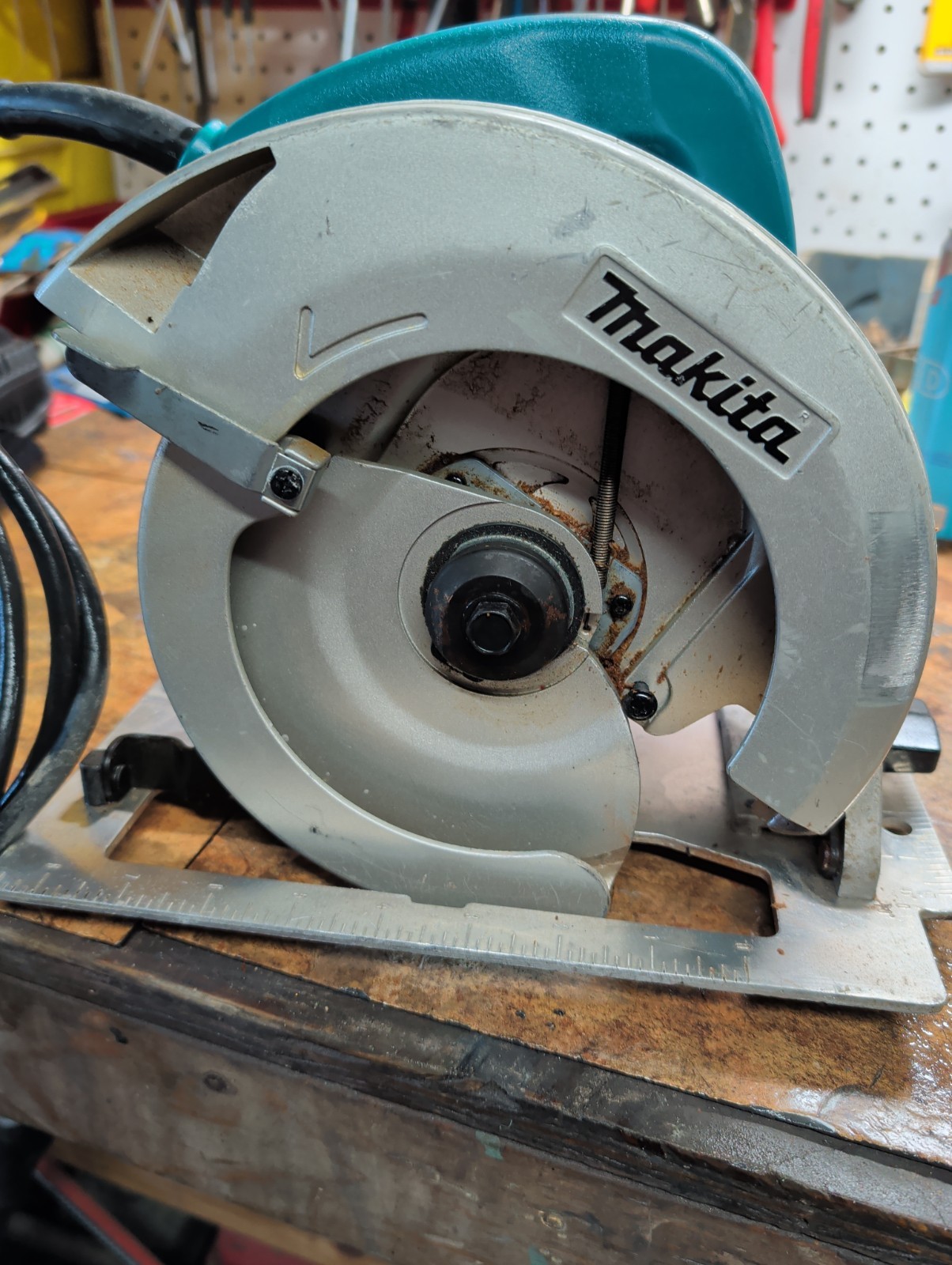 Makita 5007F 7-1/4in 15A 5800 rpm Corded Circular Saw