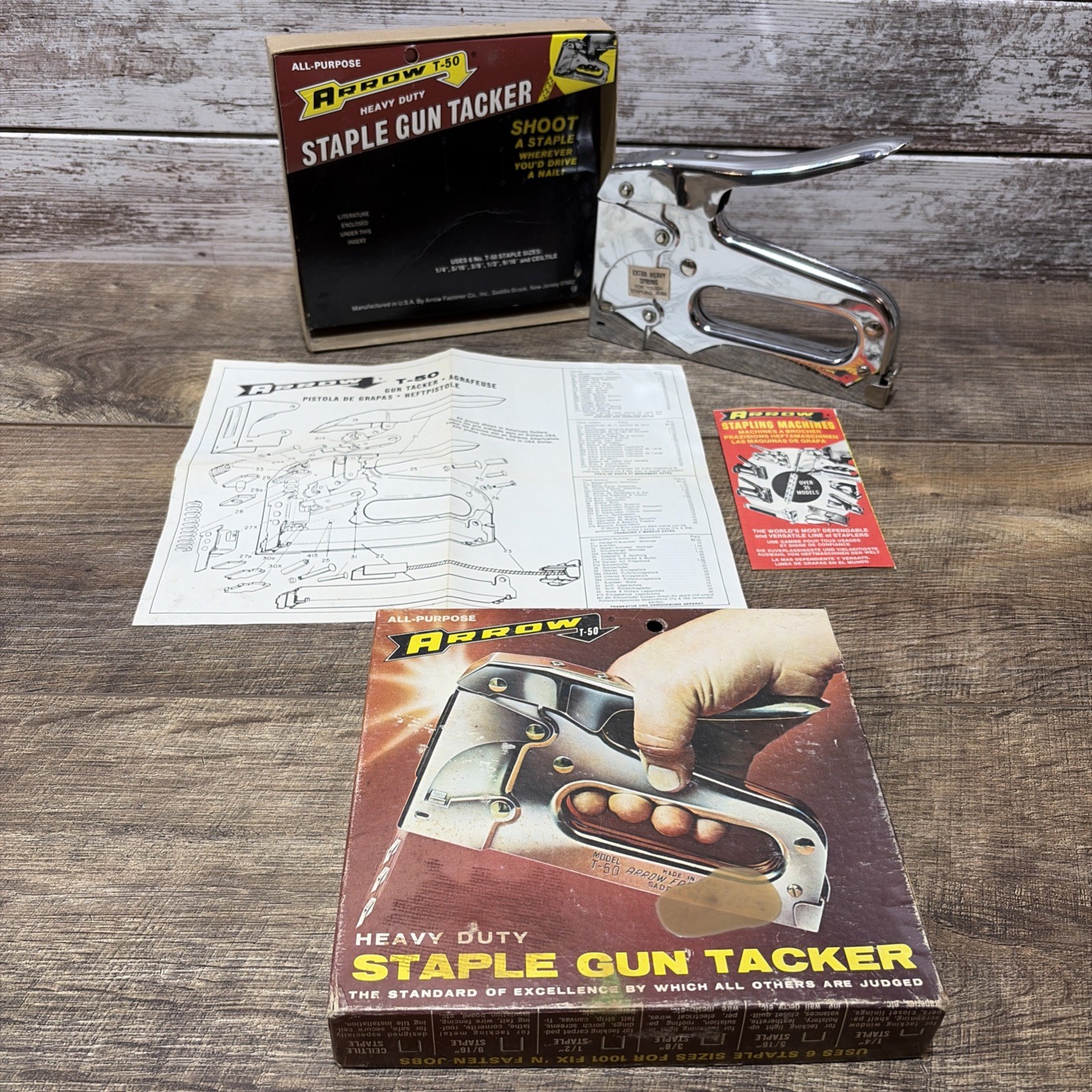 VINTAGE Arrow HEAVY DUTY Hand Staple Gun Tacker Model T-50 with original box
