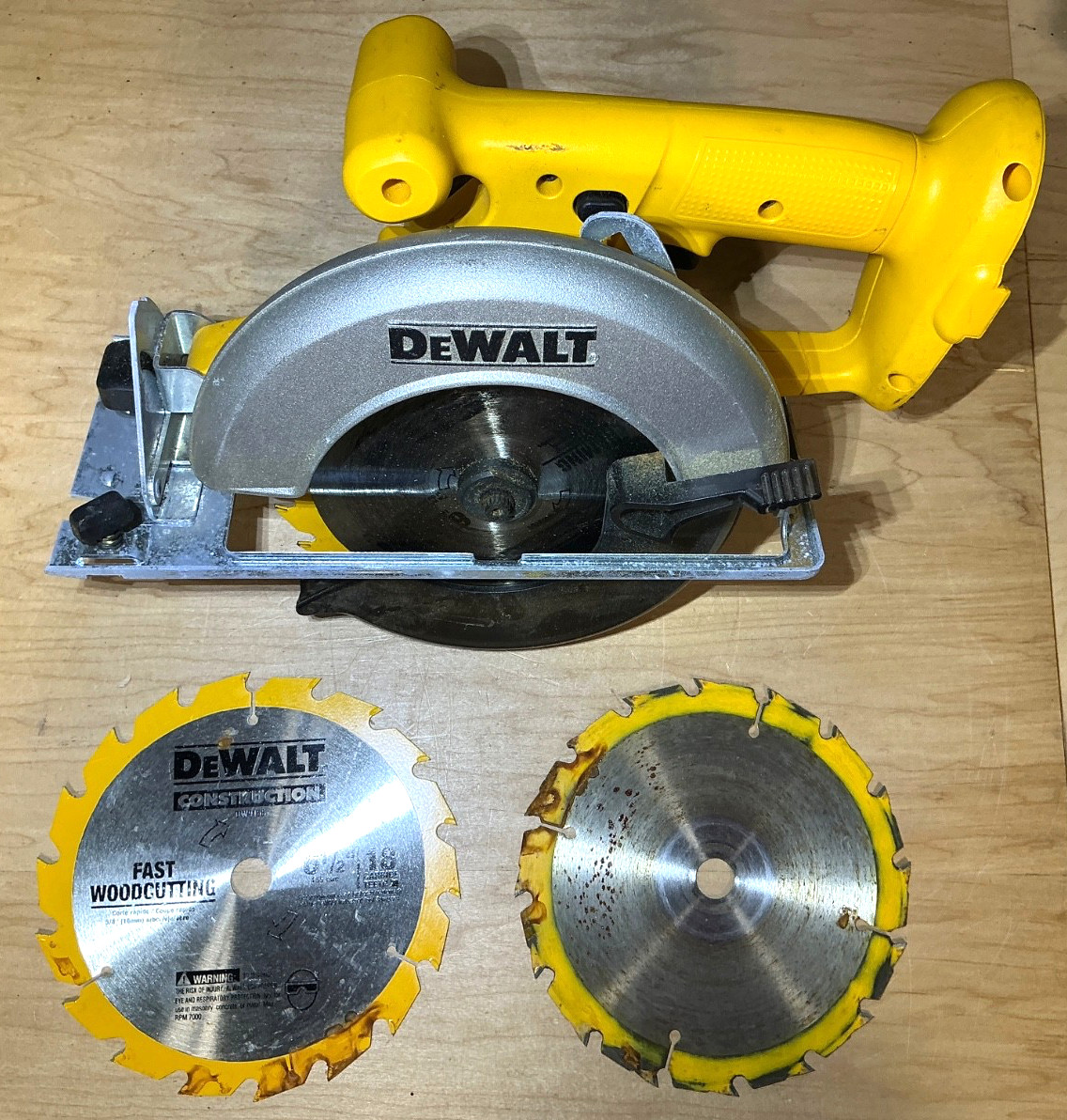 DEWALT DW939 Electric Portable Circular Saw With 3 Blades, NSN 5130-01-446-1303