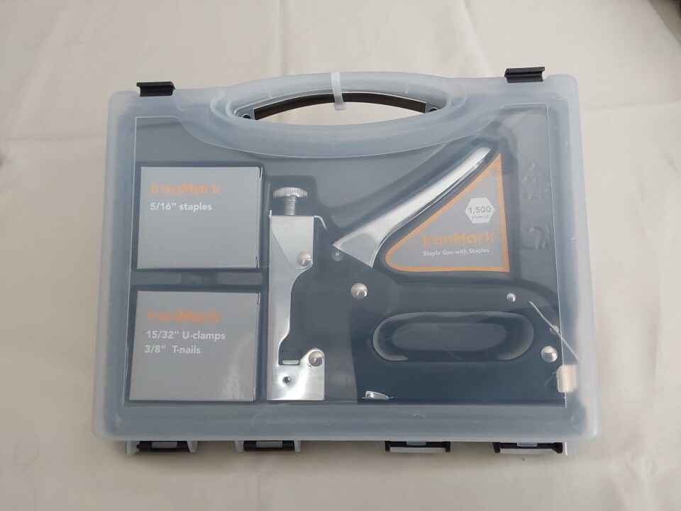 STAPLE GUN STAPLES PLASTIC CASE NEW IRONMARK 5/16&Prime; 15/32&Prime; U CLAMPS 3/8&Prime; T NAILS.