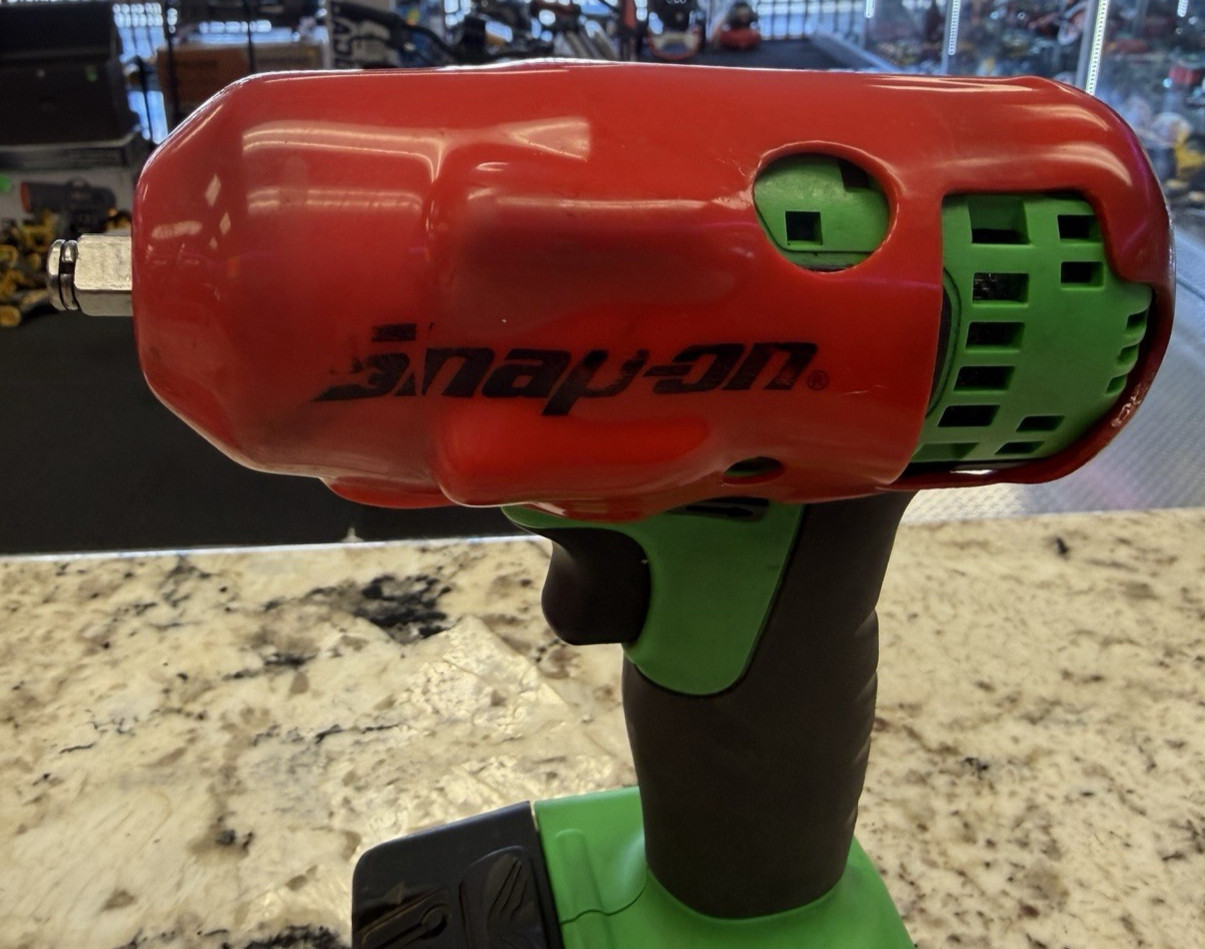 Snap-On 3/8&Prime; Drive 18V Imapct Wrench(CT8810AG) W/ Battery(CTB8185) And Charger..