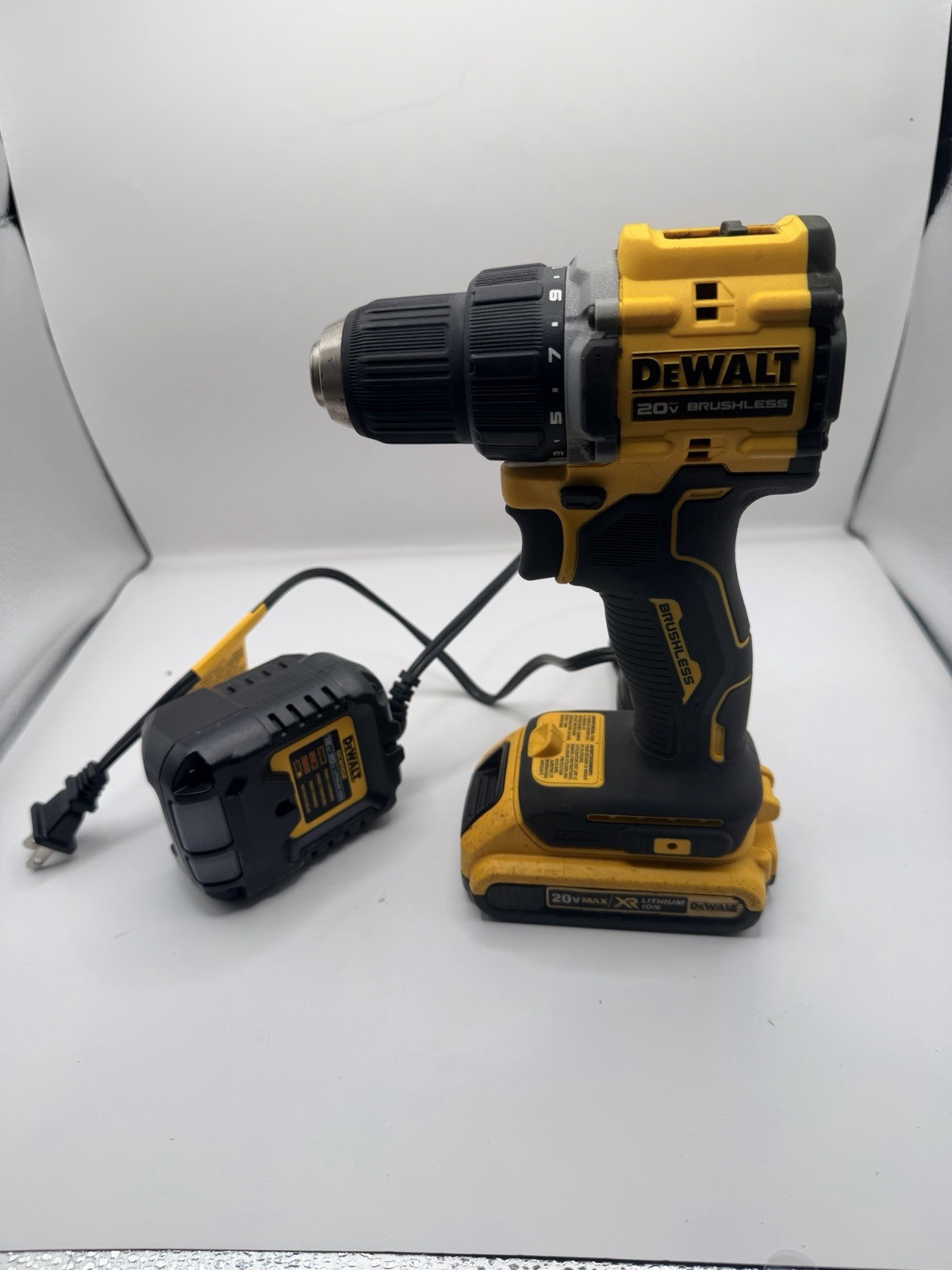 DeWalt Tools DCD794 1/2&Prime; (13mm) Cordless Drill Driver + 2.0Ah Battery & Charger
