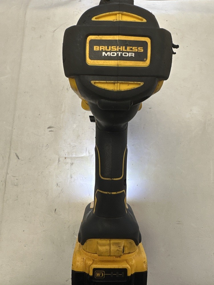 DEWALT 1/2&Prime; 20V IMPACT MODEL DCF899 w/ 5AH BATTERY