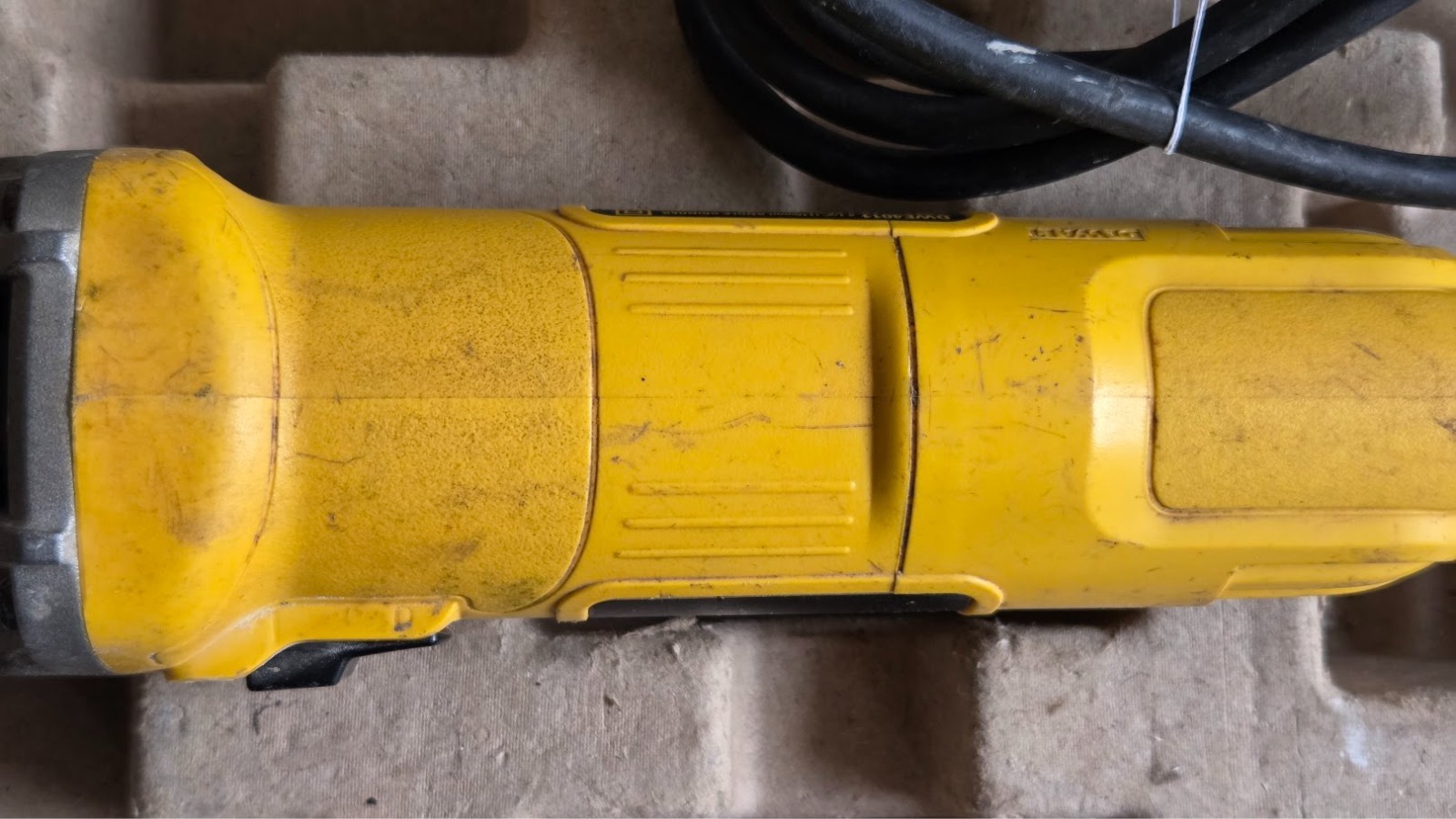 Returned C: DeWALT DWE4011 4-1/2” 7A Angle Grinder 120V (213-4011)