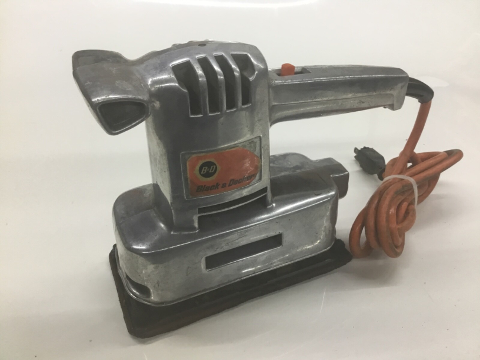 VINTAGE BLACK & DECKER 1/3 SHEET DELUXE FINISHING SANDER, 120V, U-240, CANADA