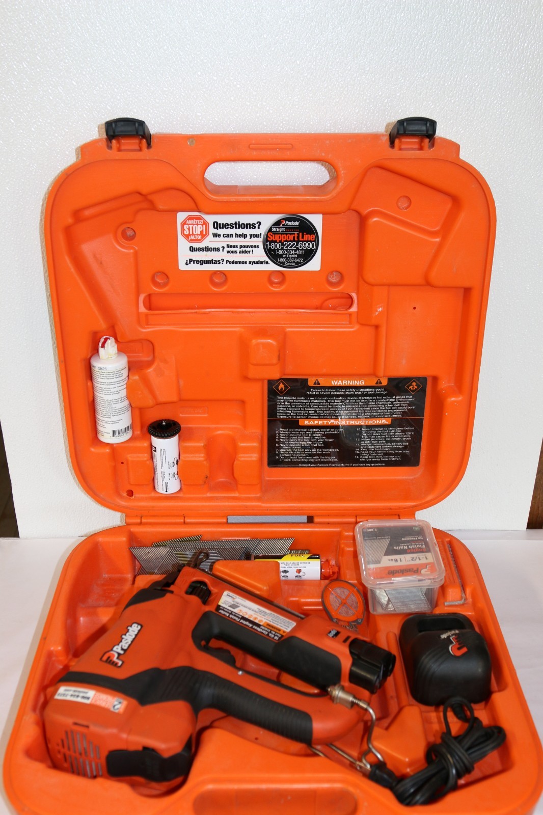 PASLODE 2 1/2&Prime; 16 Gauge Cordless Angled Finish Nailer Kit