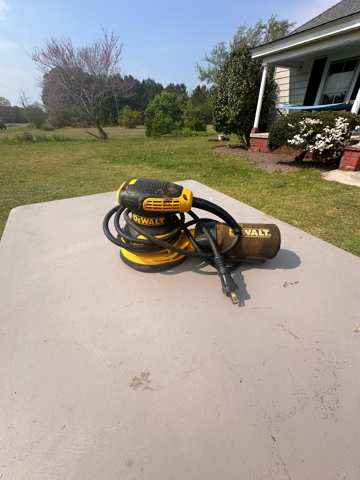 DEWALT DW421K Corded Orbital Sander