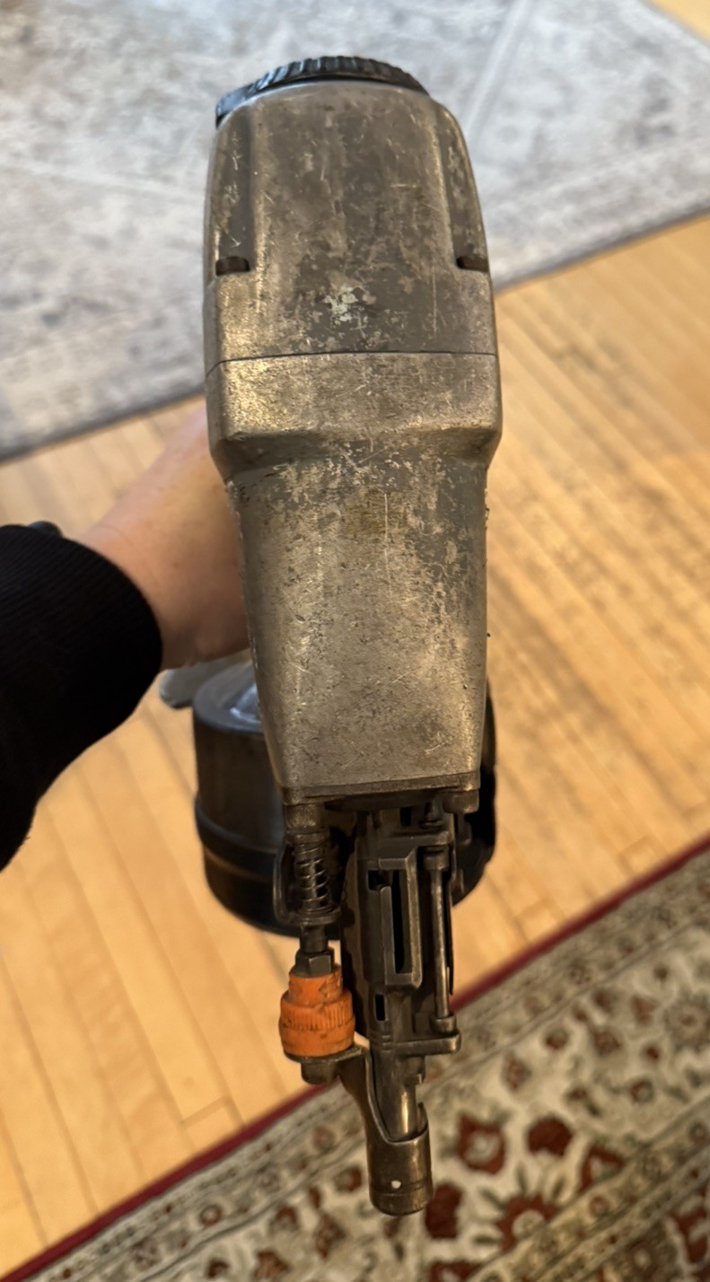 Hitachi NV65AH COIL SIDING NAILER (Made In Japan) Well Used But Works