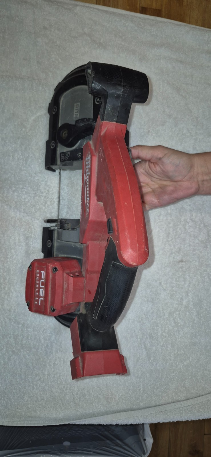 Milwaukee (2829-20) Band Saw – Red