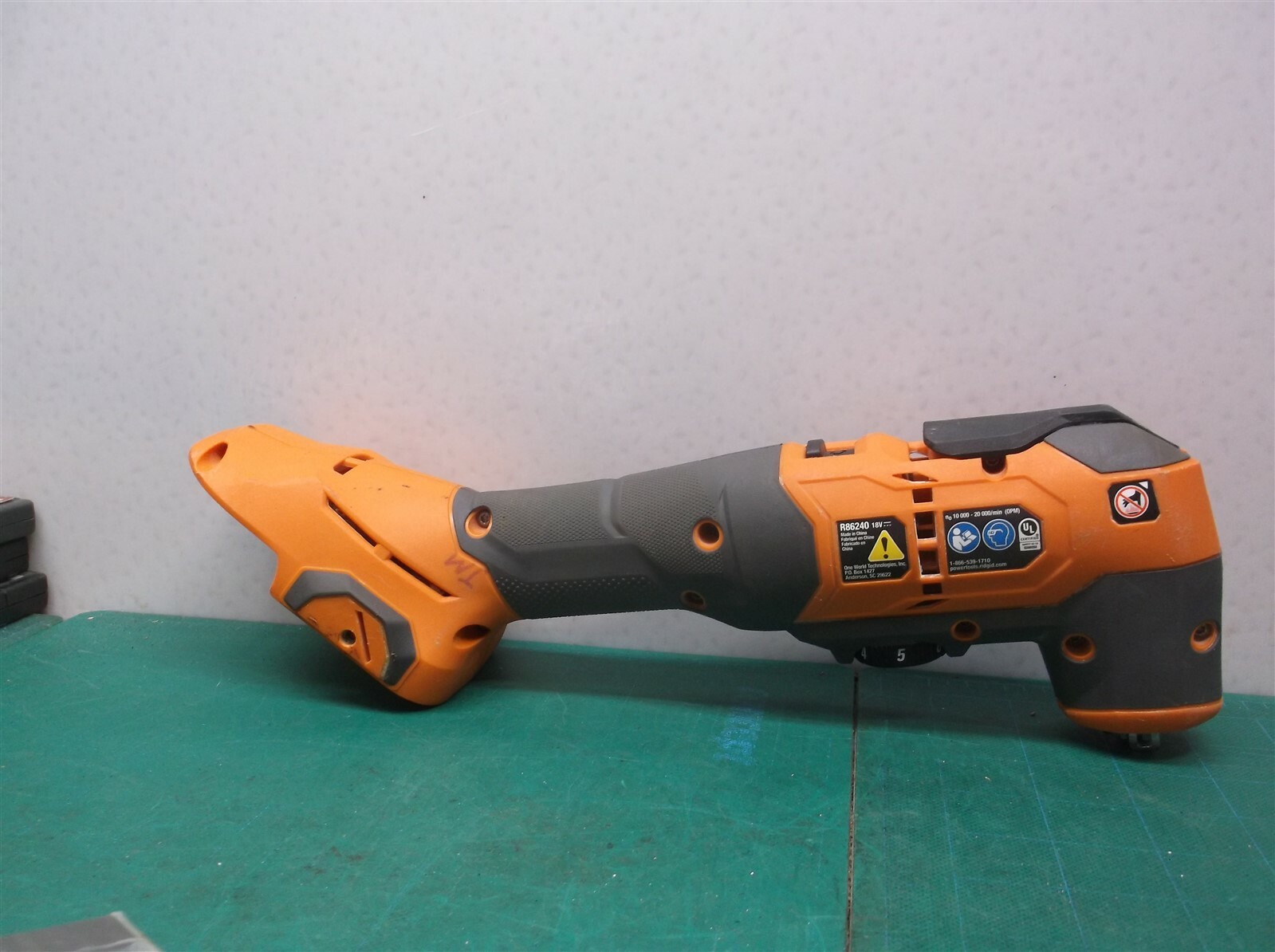 RIDGID TOOLS R86240 OSCILLATING TOOL ONLY sn cs2121041dl60203