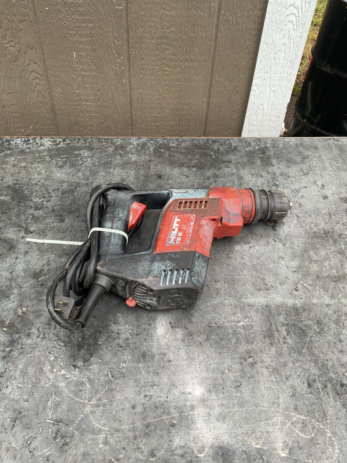 Hilti TE 5 Hammer Drill Corded Electric Red Black 110V Heavy Duty Aux Handle