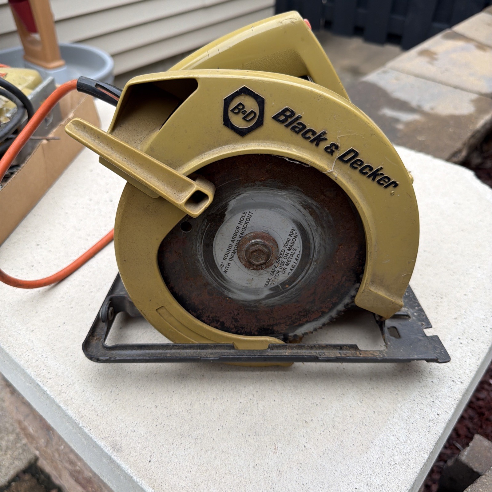 Vintage BLACK & DECKER Model 7308 Circular Saw 7 1/4&Prime; AMPS 9.0 RPMS 5300