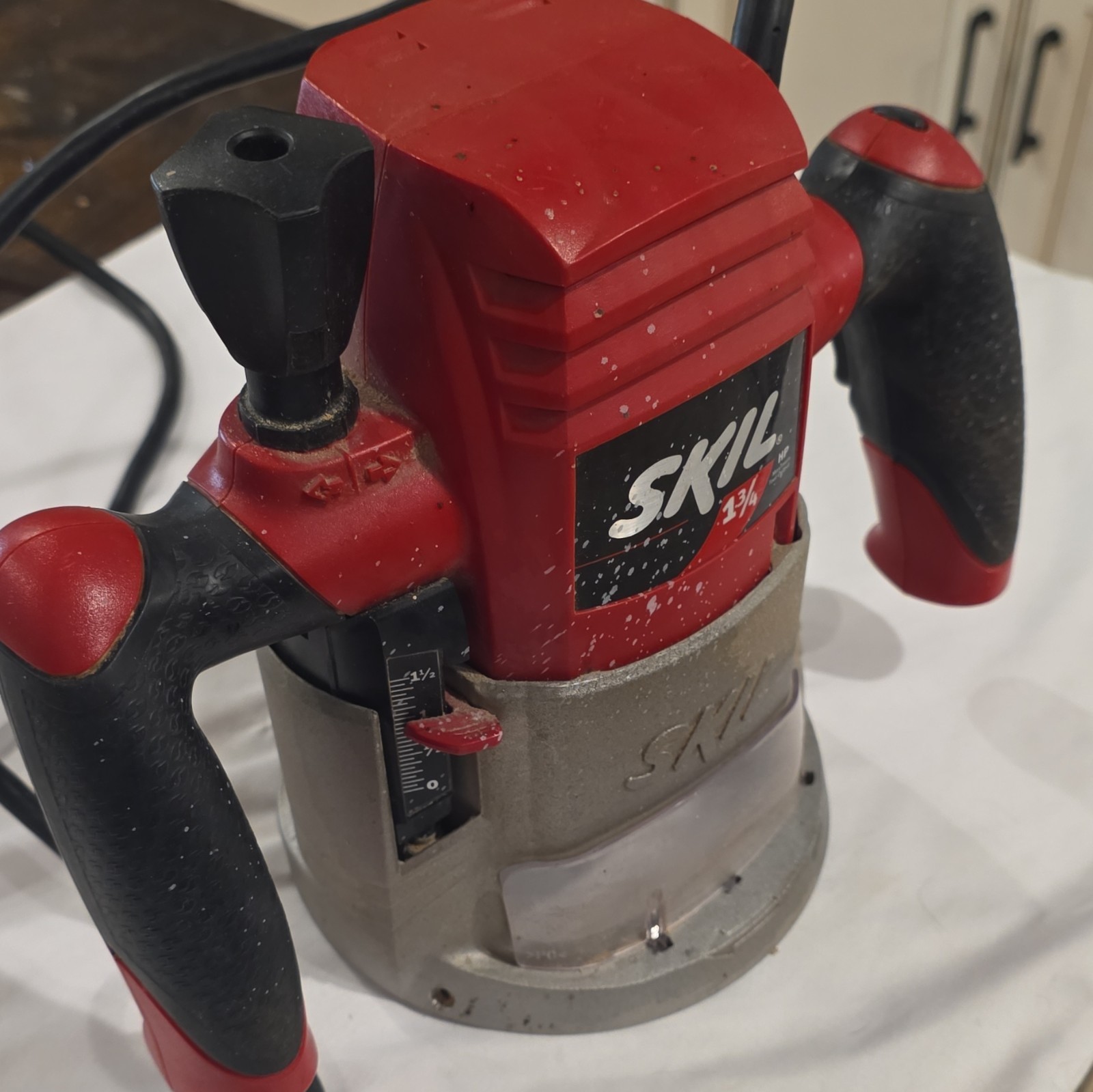 SKIL 1810 1-3/4 HP Corded Router 120V Red, 1/4 in Collet Capacity