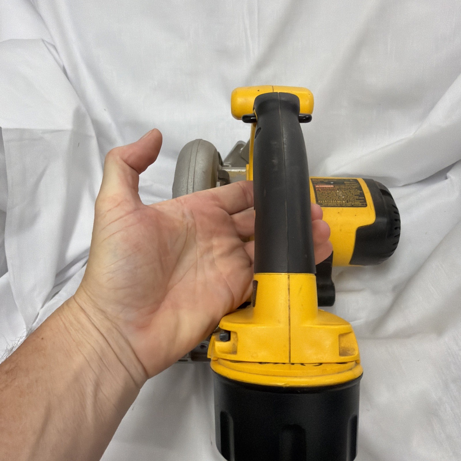 Clean DEWALT Circular Saw 6 1/2” With Battery 18 Volt Xrp DC390 Tested Working