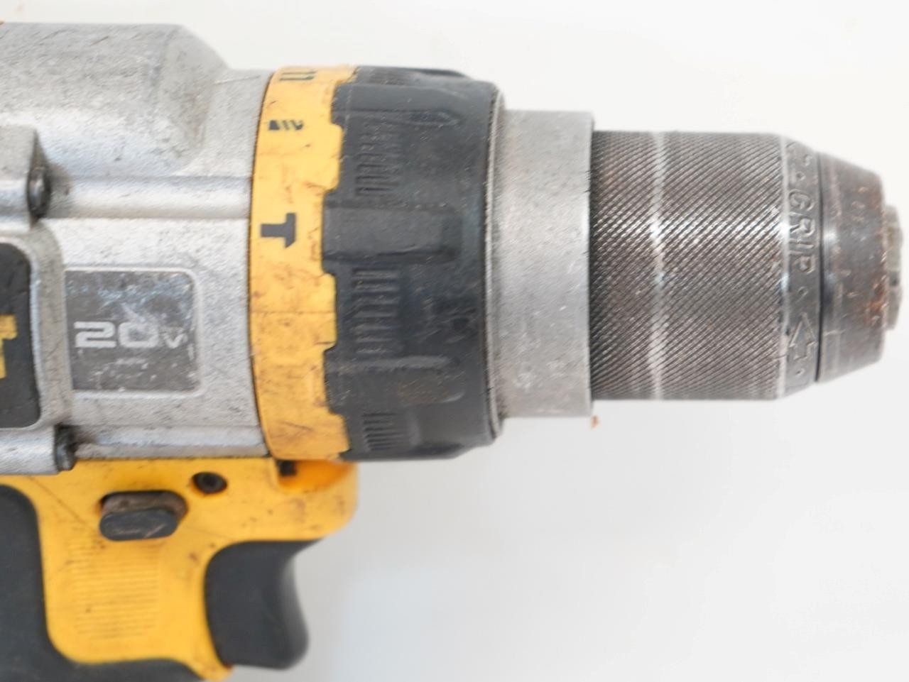 DeWalt DCD999 20V MAX Brushless 1/2&Prime; Hammer Drill w/Batter & Charger