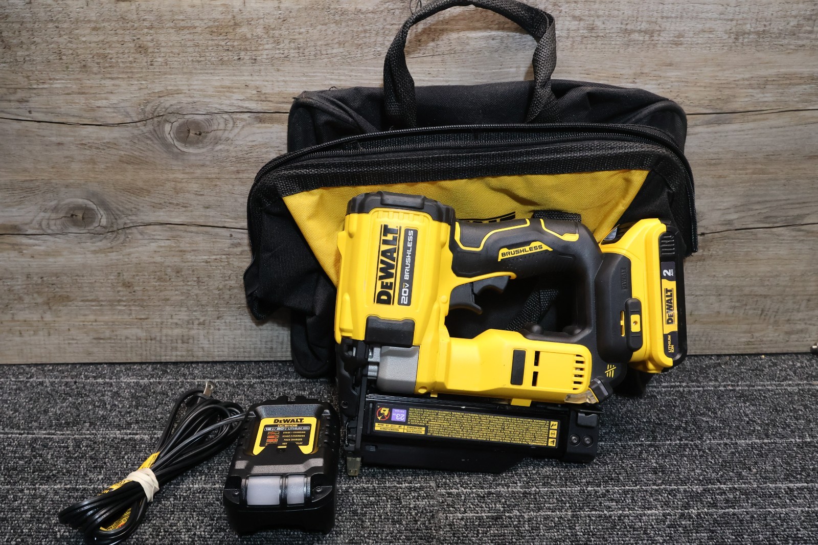 DEWALT DCN623 ATOMIC 20V MAX 23 GA Pin Nailer Kit w/2.0Ah Battery & Charger
