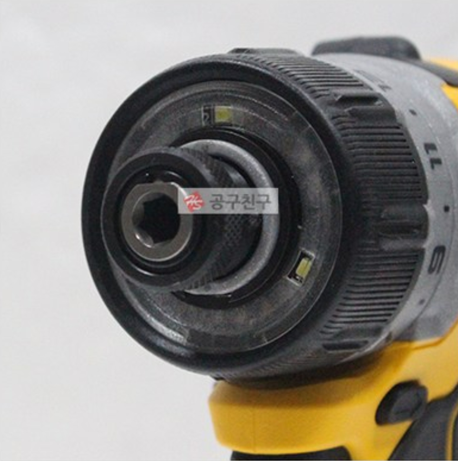 DeWalt DCF601 Drill 2×3.0Ah BL 12V Max Keyless 6.35mm 1100Rpm 8Nm Charger_220V