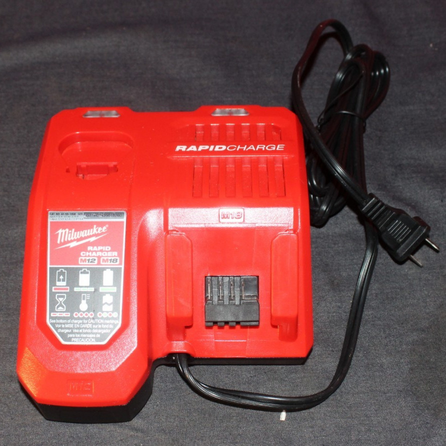 Milwaukee M18 Drill & Impact Kit 18V 2656-20 2606-20 w/ Bat. Charger AO4076887