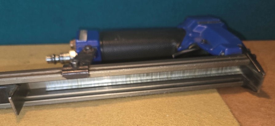 Duofast Sureshot model 5020 pneumatic stapler w/ extra staples – Tested good