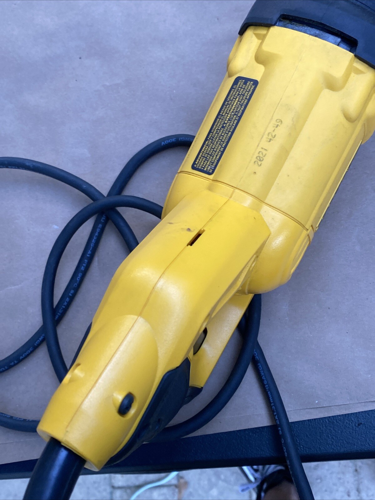 DeWALT DWE305 12Amp 2900RPM Corded Variable Speed Reciprocating Saw