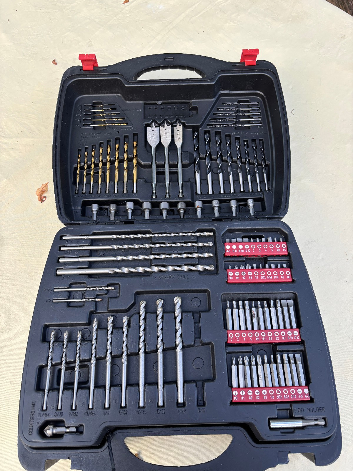 7.5A Skil Hammer Drill + 100 Drill Bits and nice carry case – Variable Speed