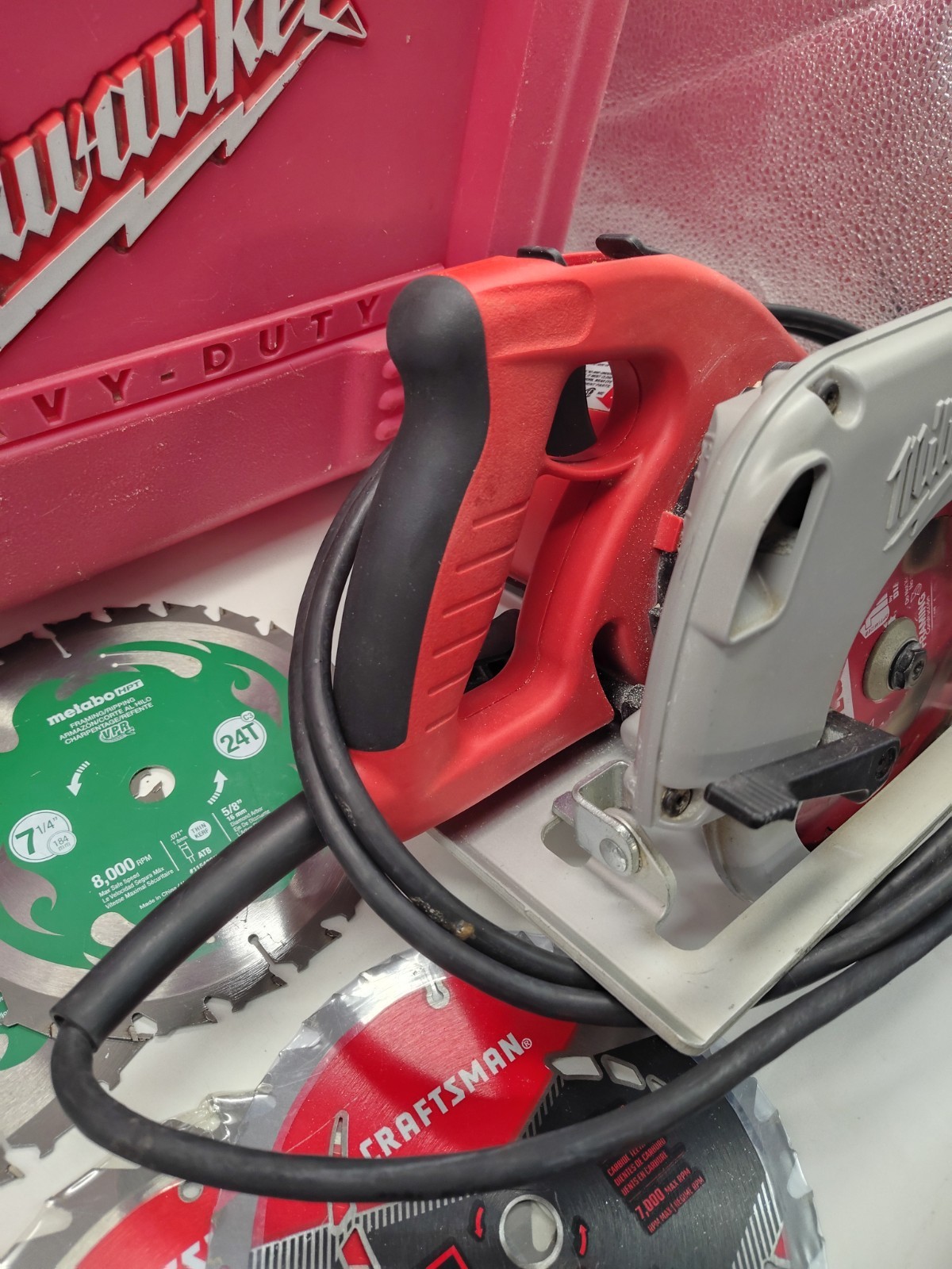 Milwaukee 6390-20 7-1/4&Prime; Tilt-Lok Circular Saw w/ Case, Guide & 7 Blades 15 Amp