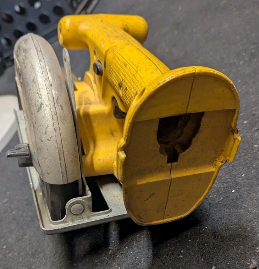 DeWalt DW939 18V Cordless 6-1/2&Prime; Circular Saw TOOL ONLY- NO BATTERY
