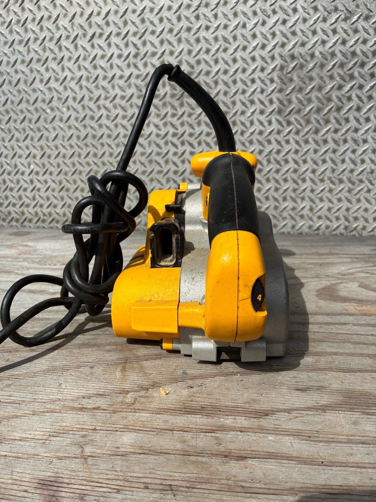 Dewalt DW433 VS Belt Sander 3&Prime; X 21&Prime; Corded Electric