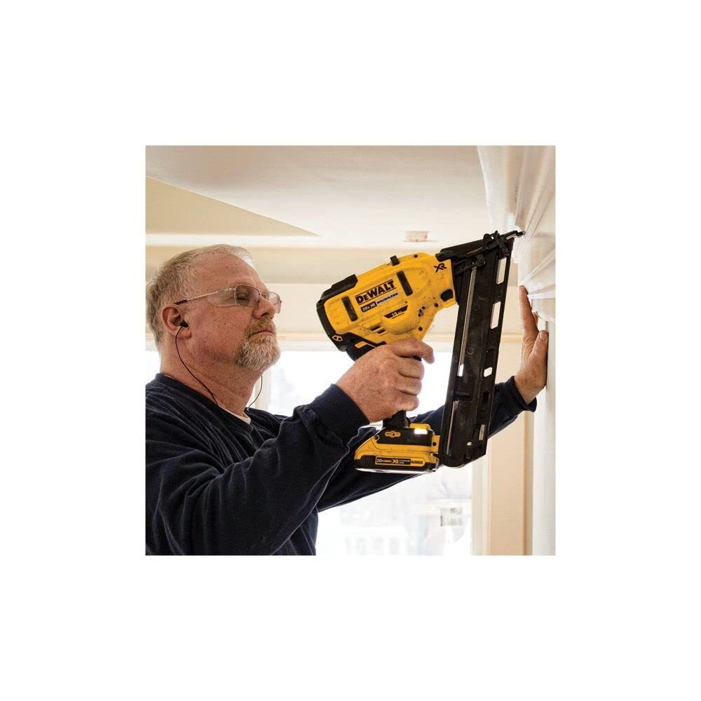 DEWALT 20V MAX Finish Nailer Kit Angled 15GA Battery Charger & Bag (DCN650D1)